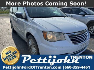 Used 2016 Chrysler Town & Country Limited image 1