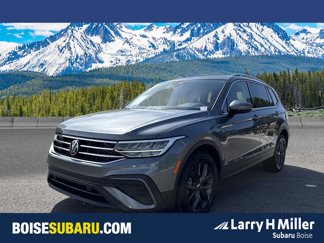 Used 2022 Volkswagen Tiguan SE image 1
