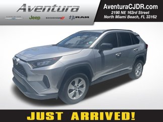 Used 2021 Toyota RAV4 LE image 1