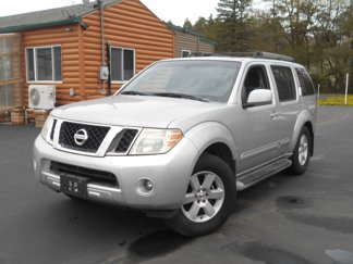 Used 2008 Nissan Pathfinder SE image 1