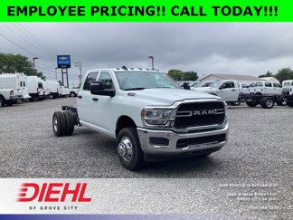 New 2024 RAM 3500 Tradesman w/ Chrome Appearance Group image 1