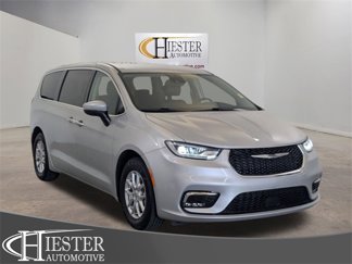 Used 2023 Chrysler Pacifica Touring-L image 1