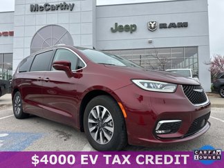 Used 2021 Chrysler Pacifica Touring-L image 1