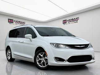 Used 2018 Chrysler Pacifica Touring-L Plus w/ Tire & Wheel Group image 1