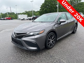 Used 2021 Toyota Camry SE image 1