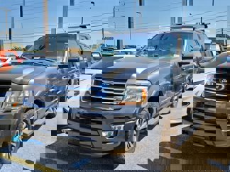 Used 2017 Ford Expedition XLT image 1