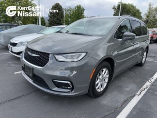 Used 2022 Chrysler Pacifica Touring-L image 1