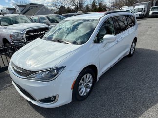 Used 2017 Chrysler Pacifica Touring-L image 1