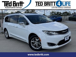 Used 2017 Chrysler Pacifica Limited image 1
