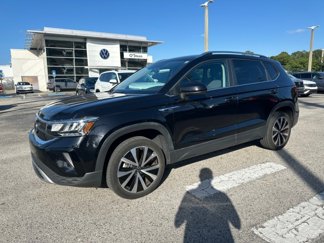 Used 2022 Volkswagen Taos SE image 1