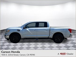 Used 2017 Nissan Titan SL image 1