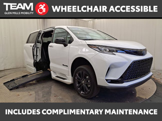 Used 2025 Toyota Sienna XSE image 1