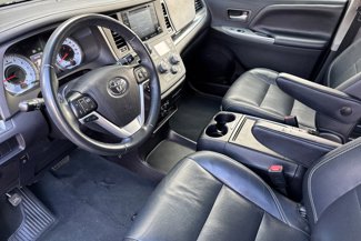 Used 2019 Toyota Sienna SE video 4