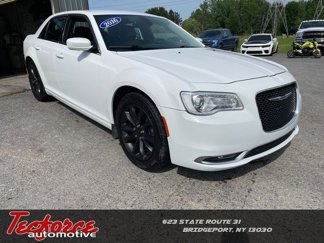 Used 2016 Chrysler 300 Limited w/ Driver Convenience Group image 1