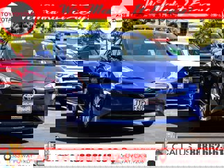 Used 2017 Toyota Prius Four image 1