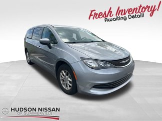 Used 2017 Chrysler Pacifica Touring image 1