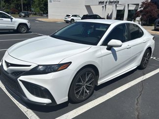 Used 2023 Toyota Camry SE image 1