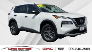 Used 2023 Nissan Rogue S image 1