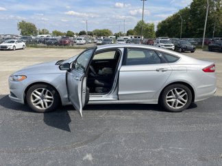 Used 2016 Ford Fusion SE image 1