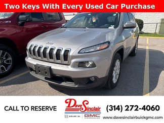 Used 2017 Jeep Cherokee Latitude w/ Cold Weather Group image 1