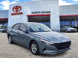Used 2022 Hyundai Elantra SE image 1