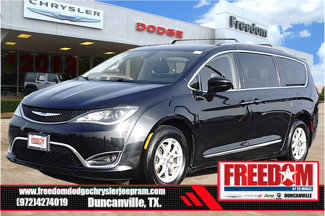 Used 2020 Chrysler Pacifica Touring-L image 1