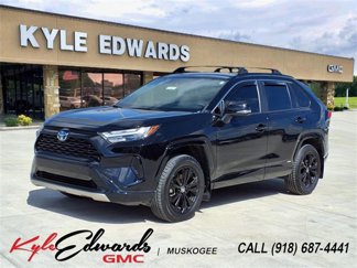 Used 2022 Toyota RAV4 SE image 1