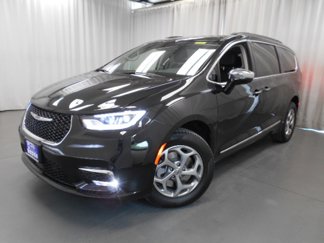 New 2023 Chrysler Pacifica Limited w/ Uconnect Theater Family Group image 1