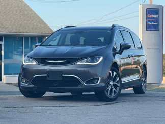 Used 2017 Chrysler Pacifica Limited w/ UConnect Theater Package image 1