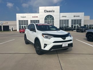 Used 2018 Toyota RAV4 SE image 1