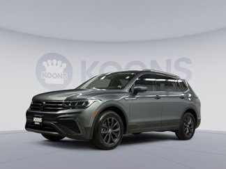 Used 2022 Volkswagen Tiguan SE w/ Panoramic Sunroof Package image 1