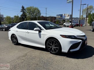 Used 2021 Toyota Camry SE image 1