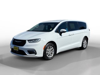 Used 2023 Chrysler Pacifica Touring-L image 1