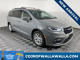 Used 2022 Chrysler Pacifica Touring-L image 1