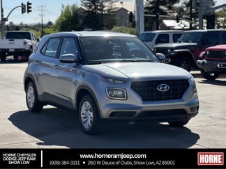 Used 2021 Hyundai Venue SE image 1