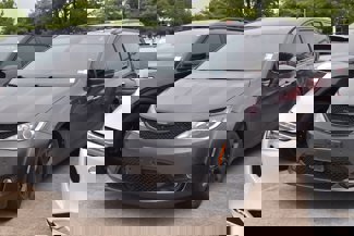 Used 2020 Chrysler Pacifica Limited image 1