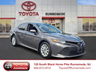 Used 2019 Toyota Camry LE image 1