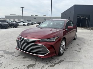 Used 2019 Toyota Avalon Limited image 1