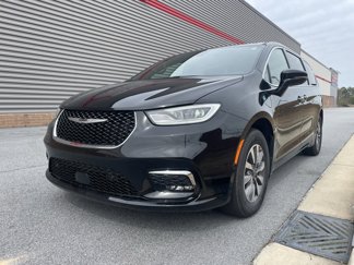 New 2025 Chrysler Pacifica Select image 1
