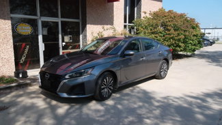Used 2023 Nissan Altima 2.5 SV image 1