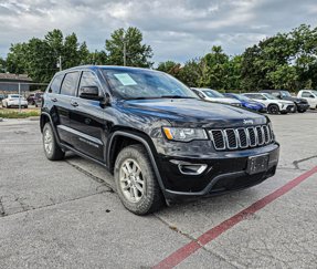 Used 2018 Jeep Grand Cherokee Laredo image 1