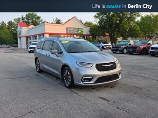 Used 2021 Chrysler Pacifica Touring-L image 1