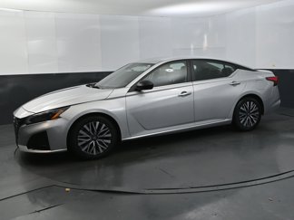 Used 2024 Nissan Altima 2.5 SV image 1