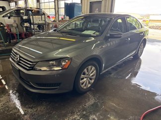 Used 2013 Volkswagen Passat 2.5 S image 1