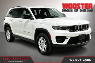 Used 2023 Jeep Grand Cherokee Laredo image 1