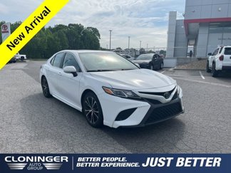 Used 2019 Toyota Camry SE image 1