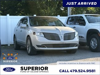 Used 2019 Lincoln MKT AWD image 1