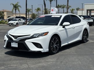 Used 2020 Toyota Camry SE image 1