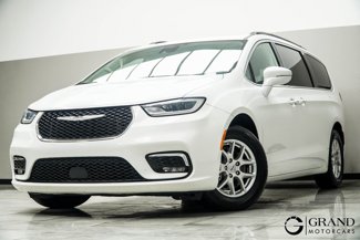 Used 2022 Chrysler Pacifica Touring-L image 1