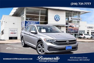 Used 2024 Volkswagen Jetta SE image 1